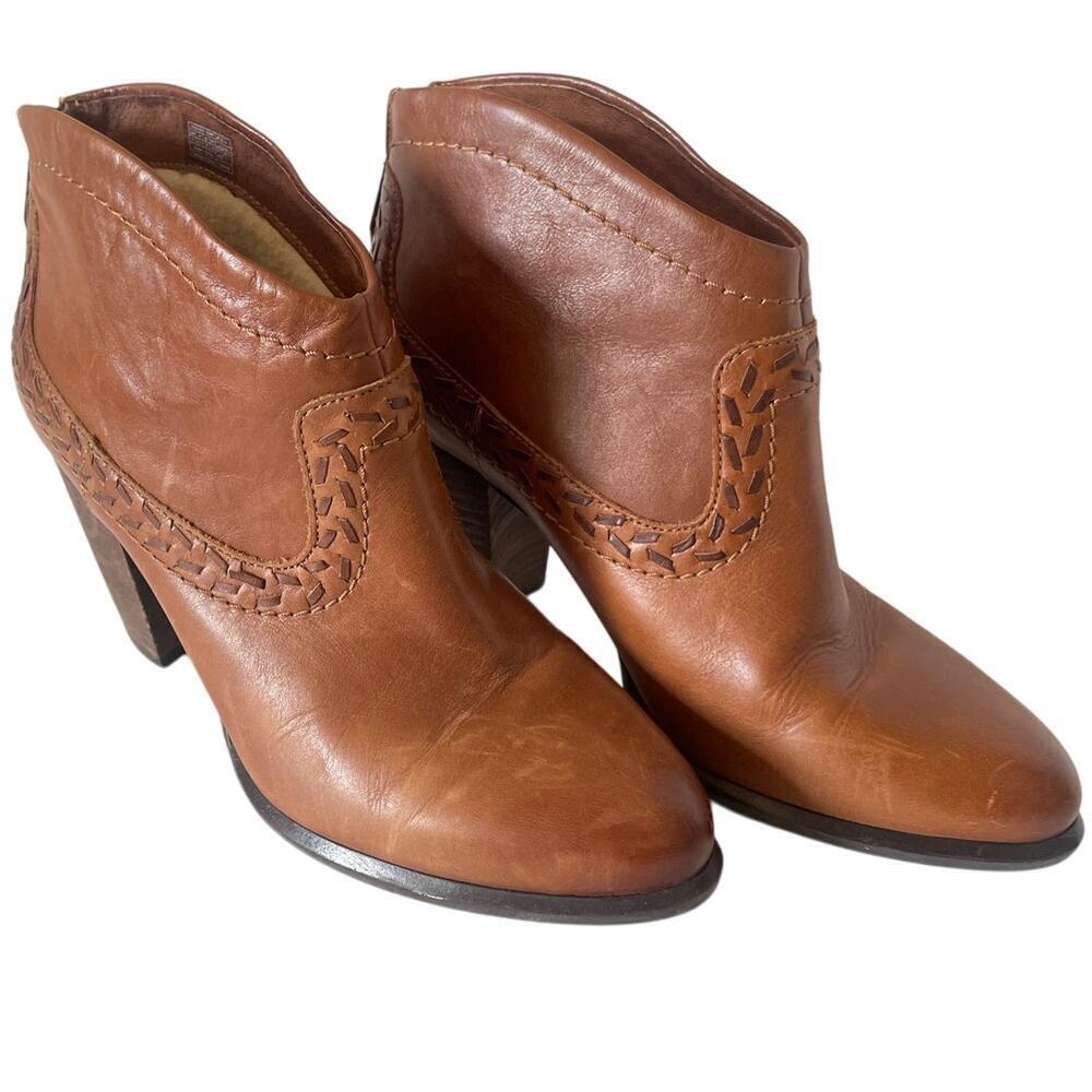 UGG Tan Charlotte Ankle Tan Stack Heel Booties with Contrast Stitching • Sz 8 ⬇️